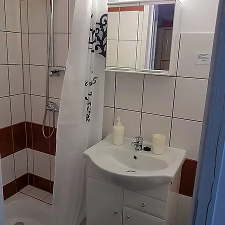 Leszkowo ロッジ ウストカ