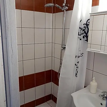 Leszkowo ロッジ ウストカ